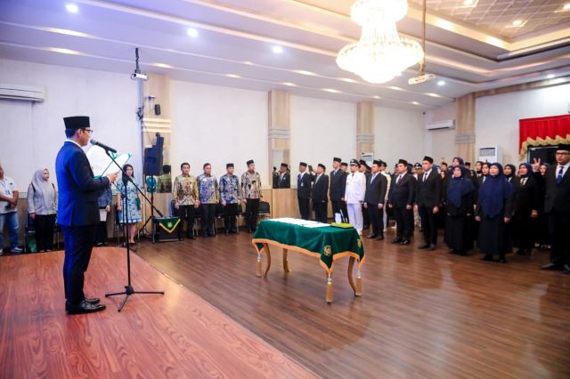 Wali Kota Medan, Rico Tri Putra Bayu Waas, lantik pejabat eselon II, III & IV Pemkot Medan