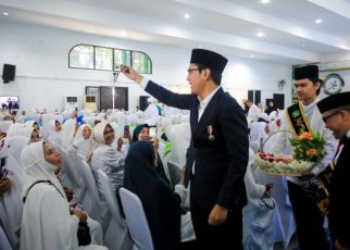 Wali Kota Medan, Rico Tri Putra Bayu Waas, tepung tawari 1.883 Calhaj Kota Medan