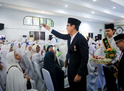 Wali Kota Medan, Rico Tri Putra Bayu Waas, tepung tawari 1.883 Calhaj Kota Medan