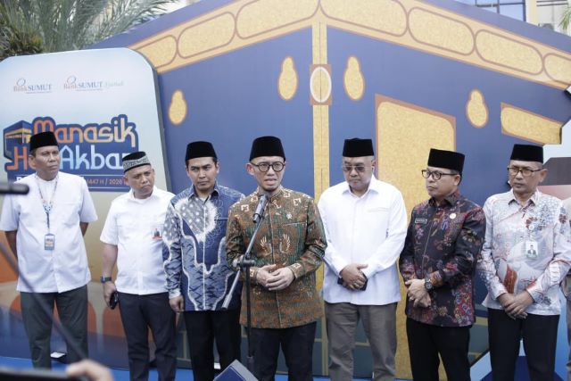 Wamen Haji & Umrah, Dahnil Azhar Simanjuntak, beri keterangan pada penutupan manasik haji akbar Bank Sumut