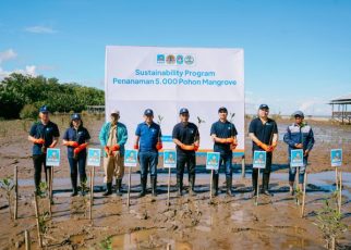 ACC Tanam Mangrove di Pontianak