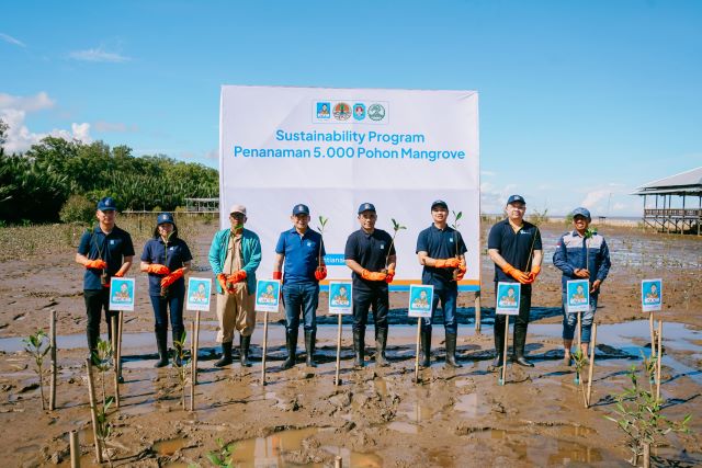 ACC Tanam Mangrove di Pontianak