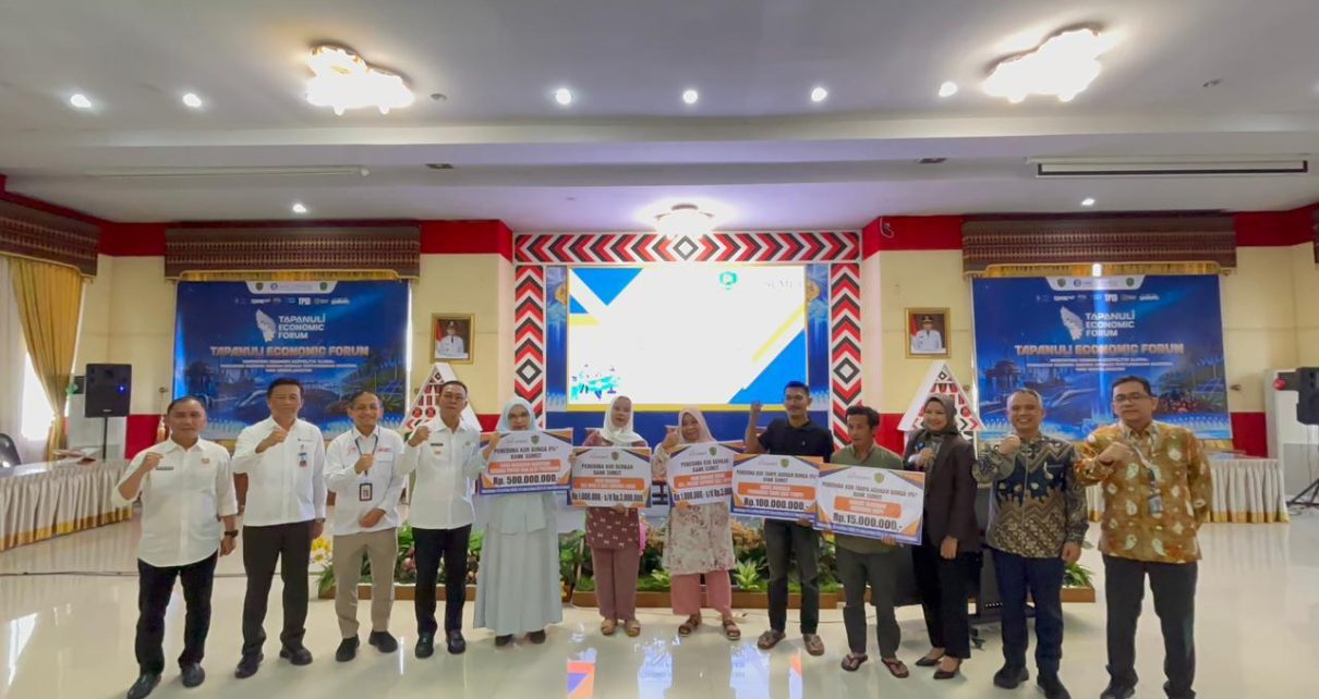 Bank Sumut serahkan KUR BERKAH secara simbolis pada Tapanui Economic 2026