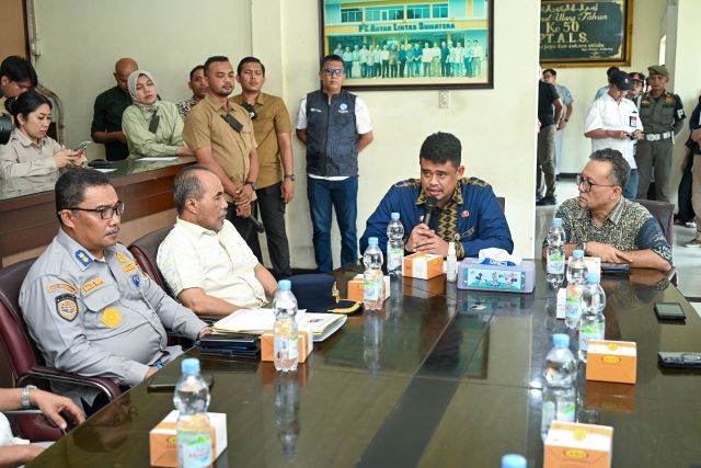 Gubernur Sumut, Bobby Nasution, mengunjungi PO Bus ALS