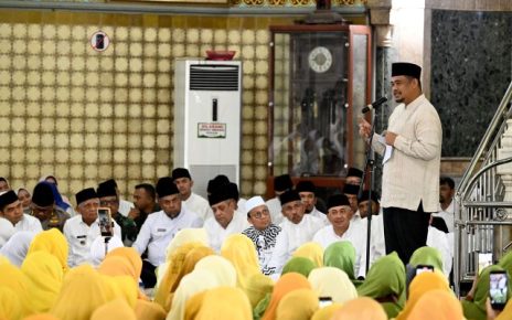 Gubernur Sumut, Bobby Nasution, pada pengajian akbar Pemprovsu