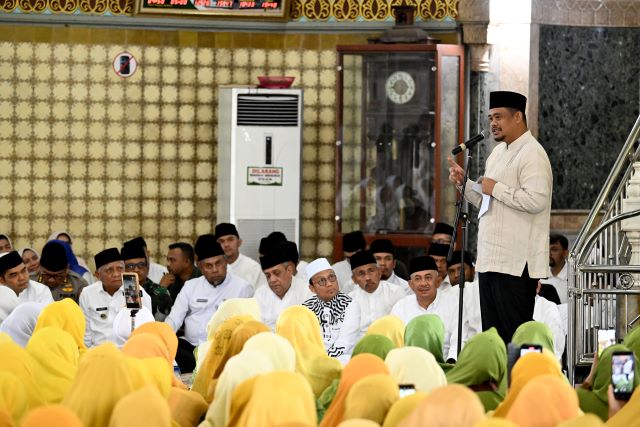 Gubernur Sumut, Bobby Nasution, pada pengajian akbar Pemprovsu