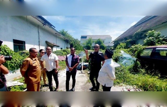 Pansus Penertiban Aset tinjau gudang
