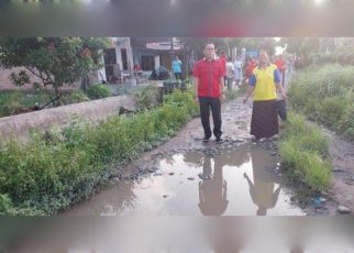 Paul MA Simanjuntak tinjau jalan di Mabar Hilir