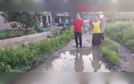 Paul MA Simanjuntak tinjau jalan di Mabar Hilir