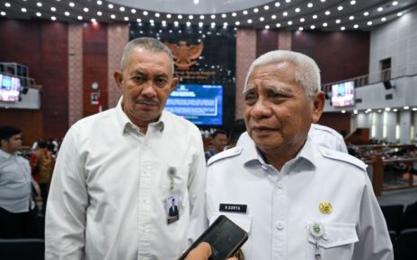 Wakil Gubernur Sumut, Surya, beri keterangan usai paripurna Ranperda AIJ di DPRD Sumut