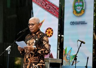 Wakil Gubernur Sumut, Surya, memberikan sambutan pada Festival Kesenian Sumut