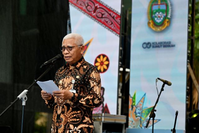 Wakil Gubernur Sumut, Surya, memberikan sambutan pada Festival Kesenian Sumut