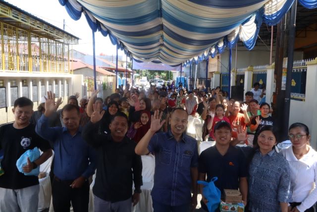 Wakil Ketua Fraksi Partai Demokrat, Dodi R Simangunsong, foto bersama usai sosialiasi Wasbang di Medan Kota