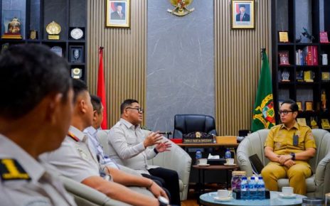 Wali Kota Medan, Rico Tri Putra Bayu Waas, menerima kunjungan Kakanwil Dirjen Imigrasi Sumut