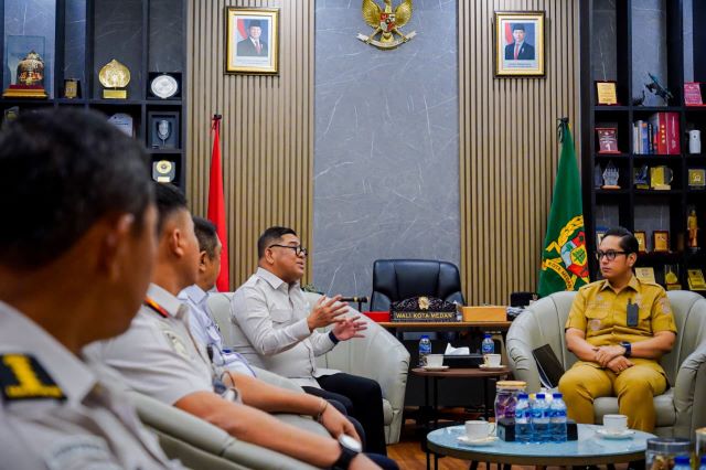 Wali Kota Medan, Rico Tri Putra Bayu Waas, menerima kunjungan Kakanwil Dirjen Imigrasi Sumut