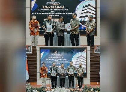 Wali Kota Medan, Rico Tri Putra Bayu Waas, terima LHP dari BPK RI