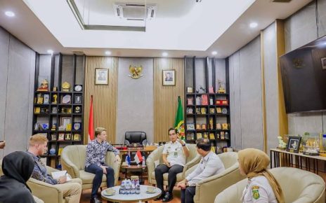 Wali Kota Medan, Rico Tri Putra Bayu Waas, terima kunjungan Dubes Australia, Rod Brazier