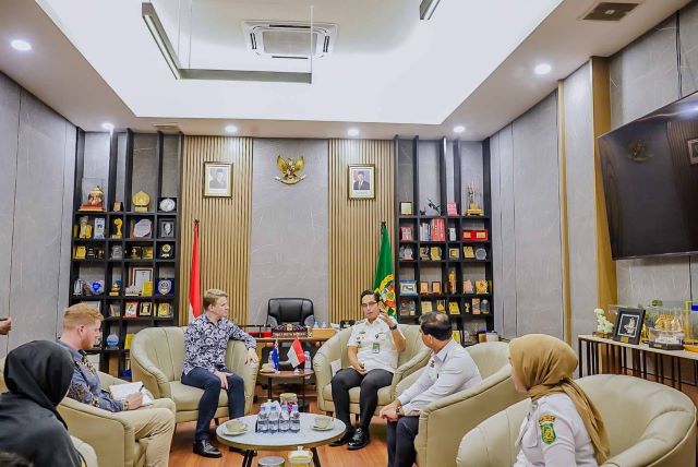 Wali Kota Medan, Rico Tri Putra Bayu Waas, terima kunjungan Dubes Australia, Rod Brazier