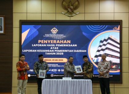 Wali Kota Tebingtinggi, Iman Irdian Saragih, terima LHP dari BPK RI