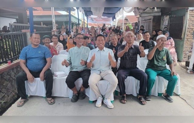 Anggota DPRD Fraksi PAN, T. Bahrumsyah, foto bersama usai sosialisasikan ideologi Pancasila & Wasbang di Belawan 1