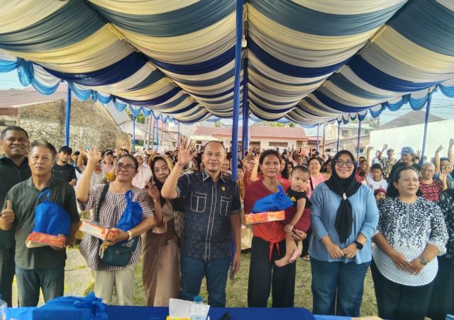 Anggota DPRD Medan Fraksi Partai Demokrat, Dodi R Simangunsong, foto bersama usai gelaran Sosper ke VI TA 2026 di Medan Kota