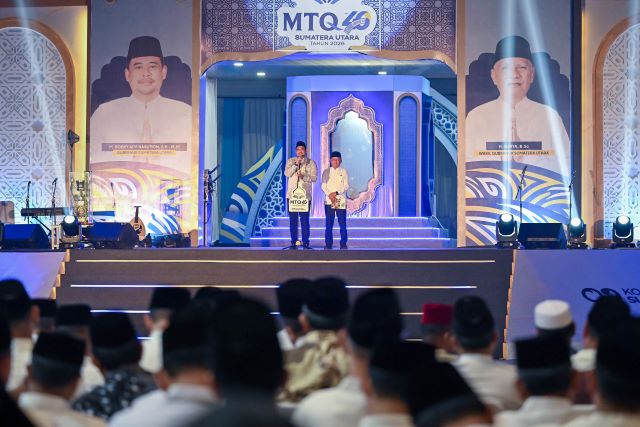 Gubernur Sumut, Bobby Nasution, di dampingi Wagubsu, Surya, pada pembukaan MTQ ke 40