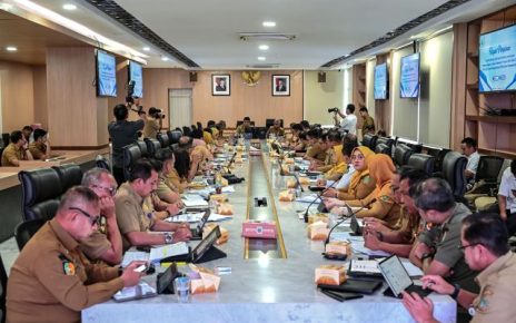 Gubernur Sumut, Bobby Nasution, pimpin rapat percepatan pembangunan