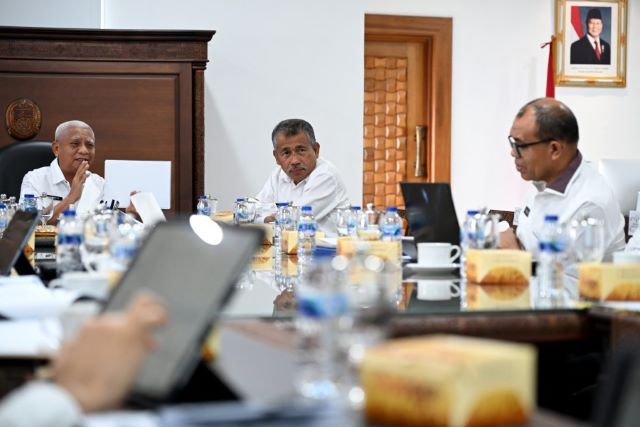 Wakil Gubernur Sumut, Surya, pimpin rapat percepatan program strategis daerah