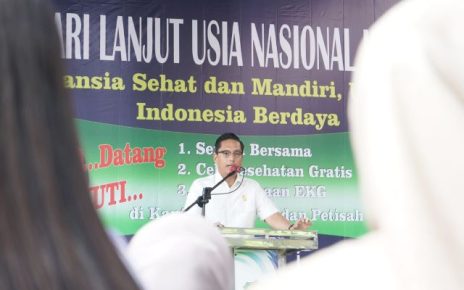 Wali Kota Medan, Rico Tri Putra Bayu Waas, pada Hari Lanjut Usia Nasional ke 30 tingkat Kota Medan