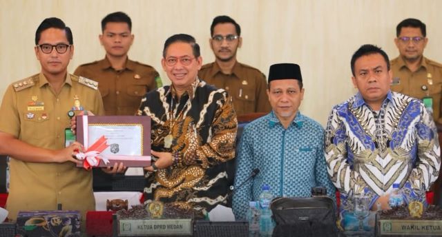 Wali Kota Medan, Rico Tri Putra Bayu Waas, sampaikan LPj 2025