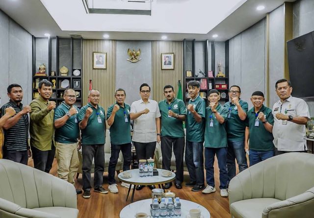 Wali Kota Medan, Rico Tri Putra Bayu Waas, terima audiensi mantan pemain PSMS