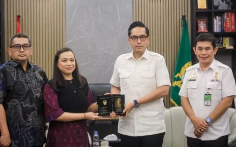 Wali Kota Medan, Rico Tri Putra Bayu Waas, terima kunjungan Direktur Fasilitas Diplomatik Kemenlu