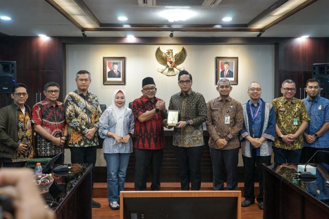 Wali Kota Medan, Rico Tri Putra Bayu Waas, terima kunjungan Wali Kota Tanjung Pinang