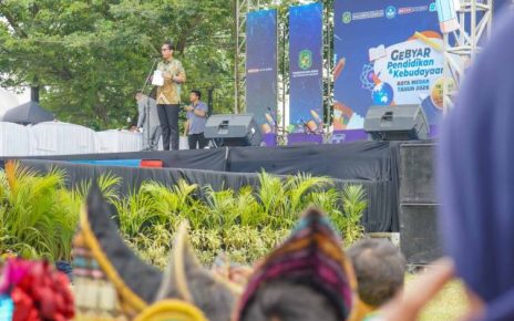 Wali Kota Medan, Rico Waas, berikan sambutan pada pembukaan Gebyar Pendidikan 2026