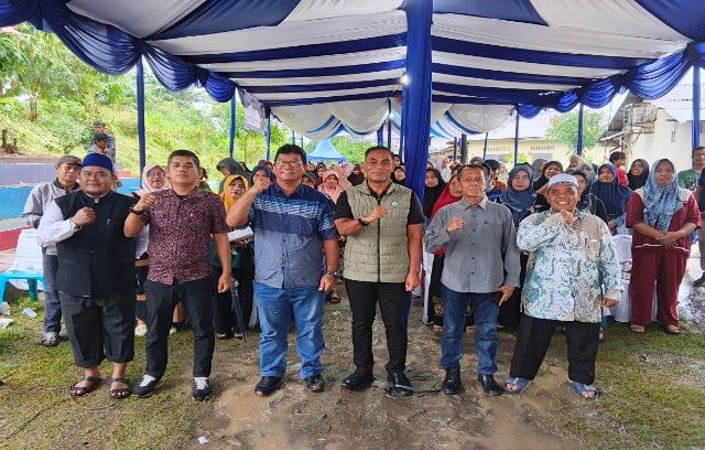 Anggota DPRD Medan Fraksi NasDem, Saipul Bahri, foto bersama usai Sosper VII TA 2026 di Medan Labuhan