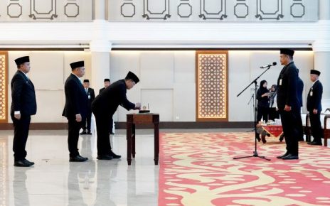 Gubernur Sumut, Bobby Nasution, lantik 8 pejabat eselon II