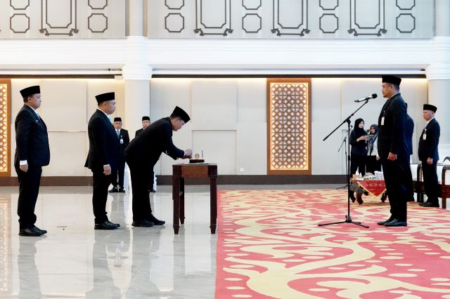 Gubernur Sumut, Bobby Nasution, lantik 8 pejabat eselon II