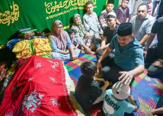 Gubernur Sumut, Bobby Nasution, melayat warga di Nias