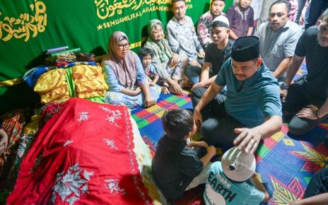 Gubernur Sumut, Bobby Nasution, melayat warga di Nias