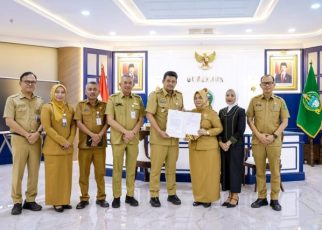 Gubernur Sumut, Bobby Nasution, serahkan SK Plt Bupati Langkat kepada, Tiorita br Surbakti