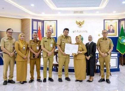 Gubernur Sumut, Bobby Nasution, serahkan SK Plt Bupati Langkat kepada, Tiorita br Surbakti