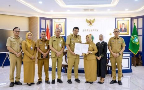 Gubernur Sumut, Bobby Nasution, serahkan SK Plt Bupati Langkat kepada, Tiorita br Surbakti