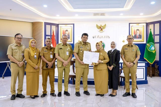 Gubernur Sumut, Bobby Nasution, serahkan SK Plt Bupati Langkat kepada, Tiorita br Surbakti