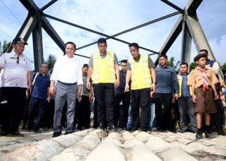 Gubernur Sumut, Bobby Nasution, tinjau jembatan Lahomi di Nias Barat