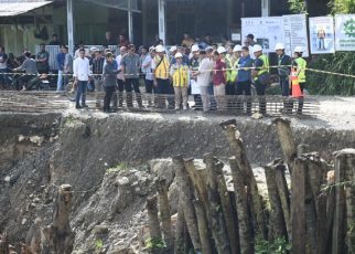 Wagub Sumut, Surya, tinjau pembangunan bronjong jalan Mogu-Lolowu Nias
