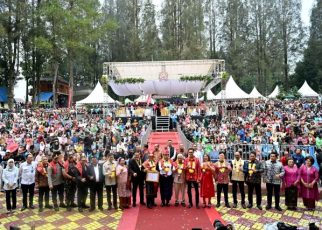 Wagub Sumut & Menteri Koperasi buka Pesta Bunga & Buah 2026 di Brastagi 1