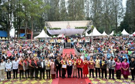 Wagub Sumut & Menteri Koperasi buka Pesta Bunga & Buah 2026 di Brastagi 1