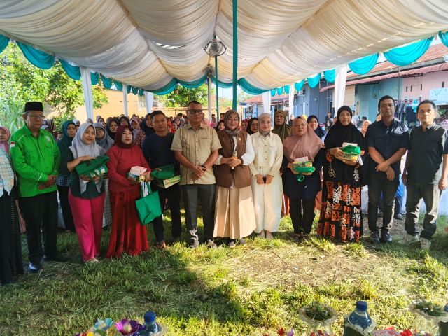 Wakil Ketua Fraksi Hanura-PKB DPRD Medan, Roma Uli Silalahi, foto bersama usai gelaran Sosper VII TA 2026 di Marelan