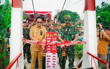 Wali Kota Medan & Pangdam BB gunting pita peresmian jembatan penghubung di Medan Polonia