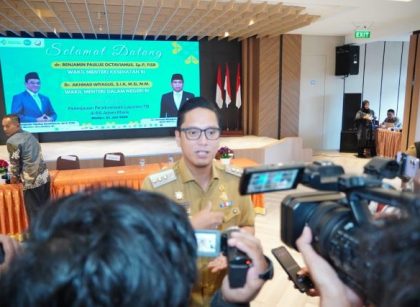 Wali Kota Medan, Rico Tri Putra Bayu Waas, bersama Wamenkes, dr. Benjamin Paulus Octavianus tinjau pelaksanaan layanan TB di RS Adam Malik